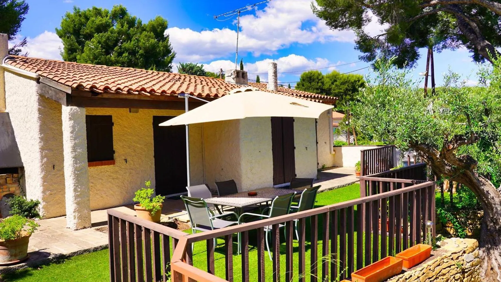 Charmante Villa Provencale Avec Jardin Et Piscine Privee A Saint-Cyr-Sur-Mer - Fr-1-770-44 0*,  France